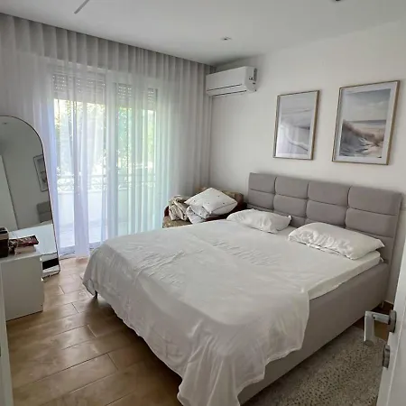 Appartement Golem, Triple E Golem (Tirana)